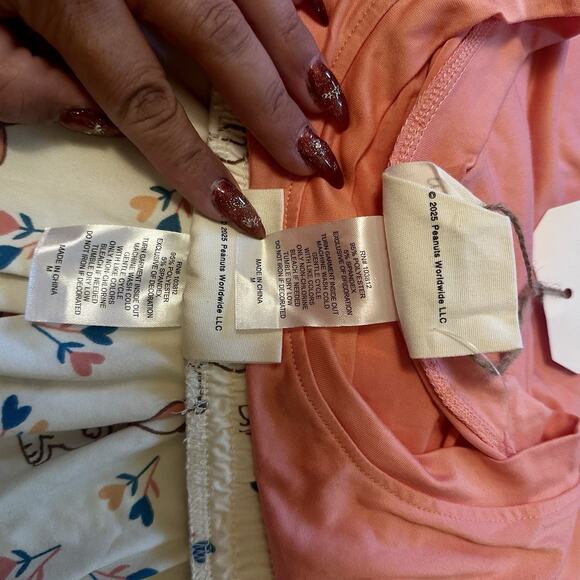 NWT Munki Woman Snoopy Pajama Set Size M Short Sleeve Shirt Wide Leg Pants - Picture 10 of 10